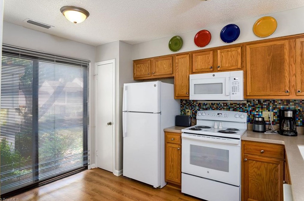 311 Lamplighter Cir, Winston Salem NC  27106-3420 exterior