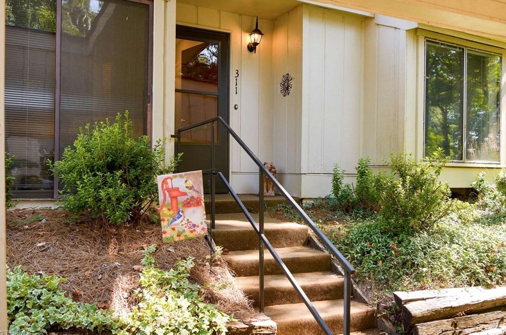 311 Lamplighter Cir, Winston Salem NC  27106-3420 exterior