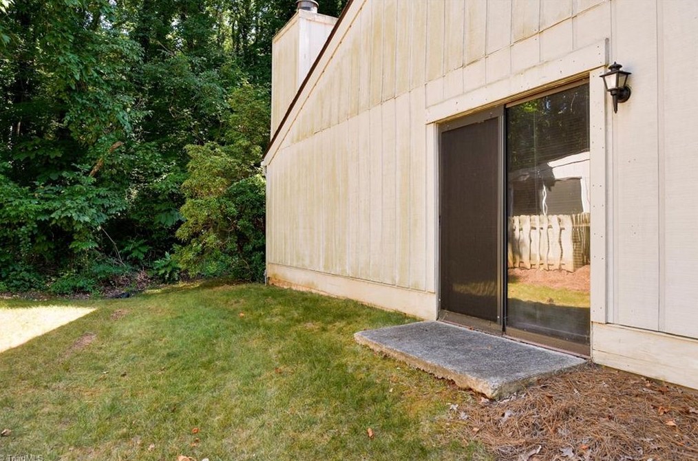 311 Lamplighter Cir, Winston Salem NC  27106-3420 exterior