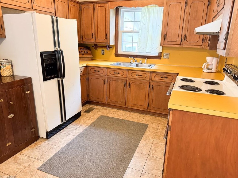 169 City Vw Dr, Mount Airy NC 27030-9341 exterior