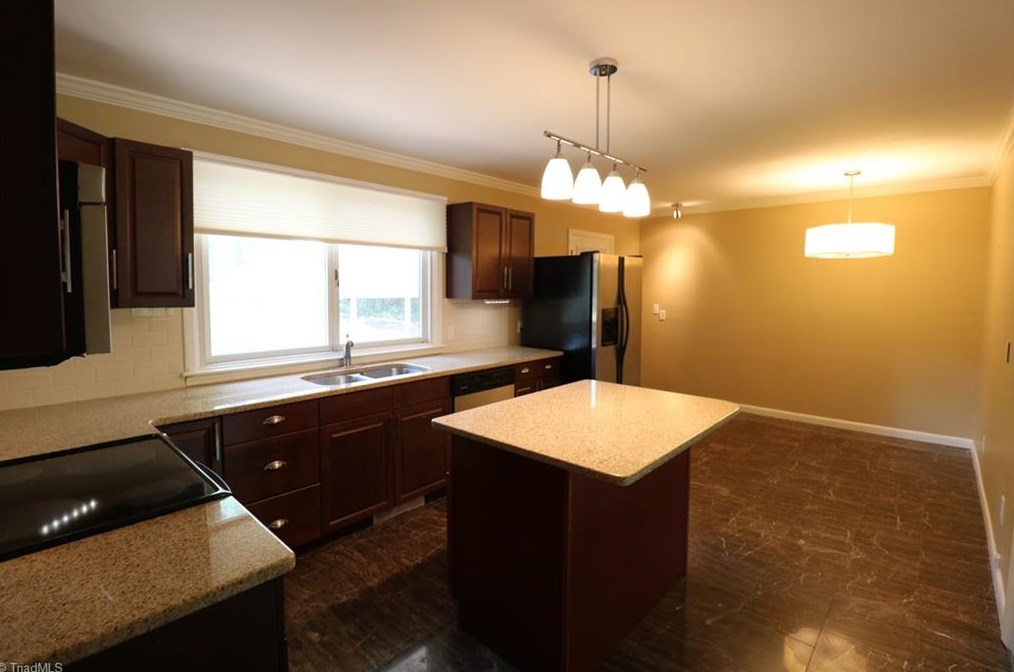 2815 Ashwood Dr, Winston Salem NC  27103-3405 exterior