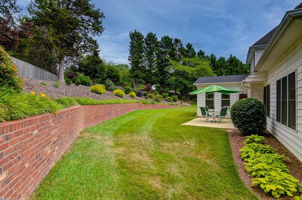 273 Hollin Way, Winston Salem NC  27104-3692 exterior