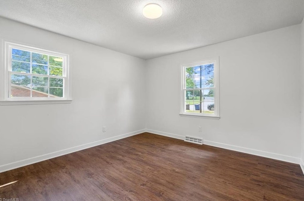 2818 Broadbay Dr, Winston Salem NC  27107-2504 exterior