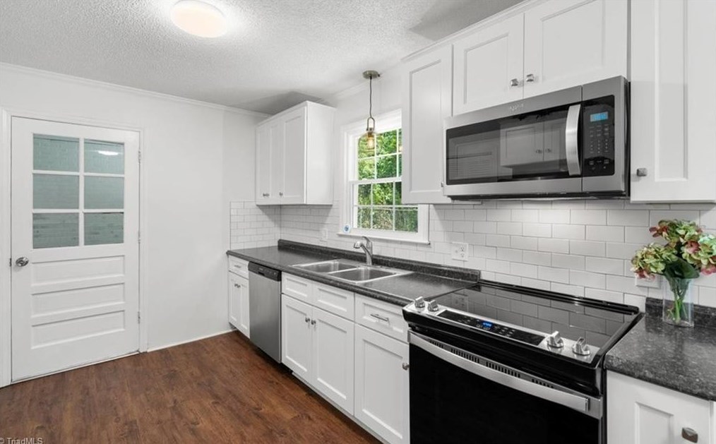 2818 Broadbay Dr, Winston Salem NC  27107-2504 exterior