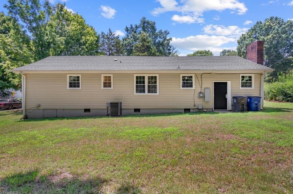 2818 Broadbay Dr, Winston Salem NC  27107-2504 exterior