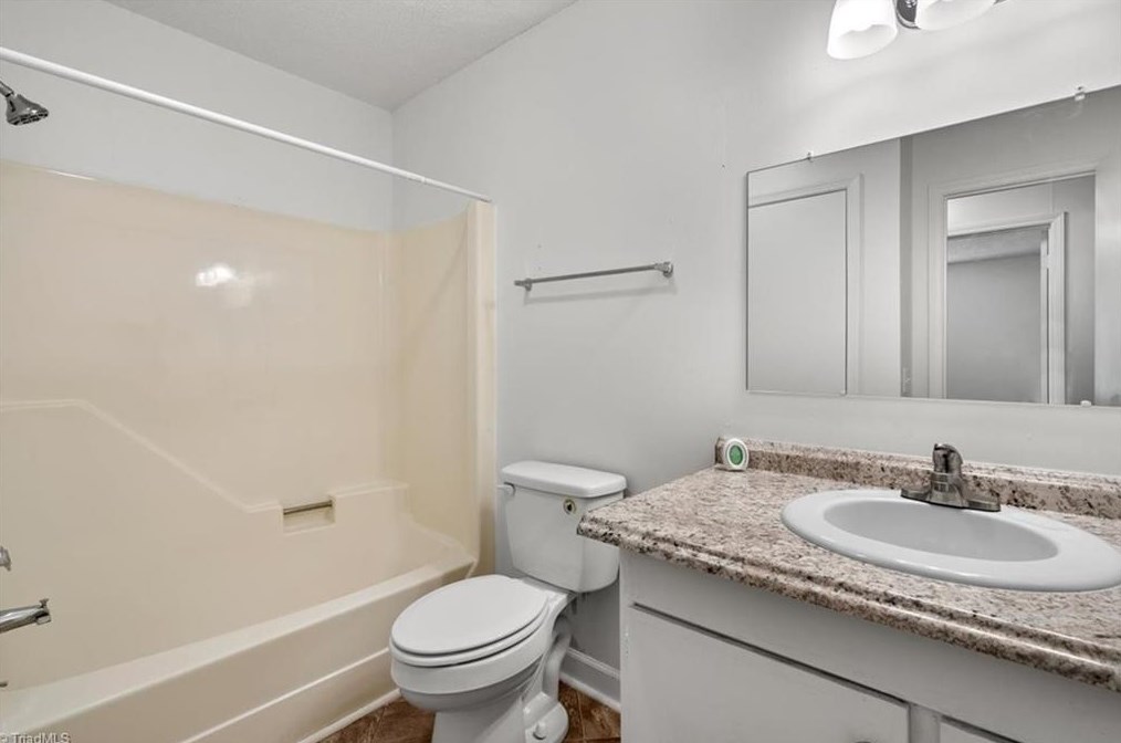 2818 Broadbay Dr, Winston Salem NC  27107-2504 exterior