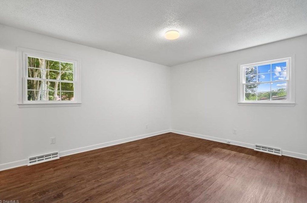 2818 Broadbay Dr, Winston Salem NC  27107-2504 exterior