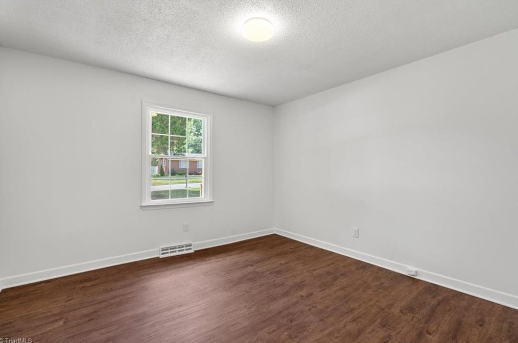 2818 Broadbay Dr, Winston Salem NC  27107-2504 exterior