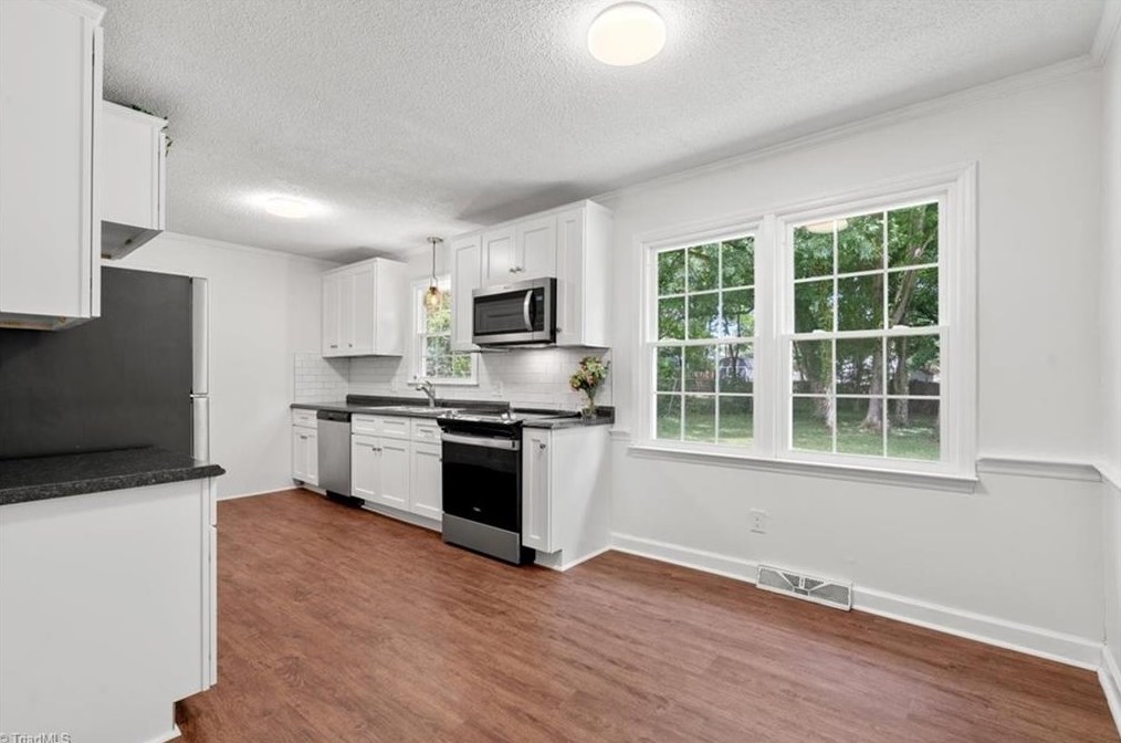 2818 Broadbay Dr, Winston Salem NC  27107-2504 exterior