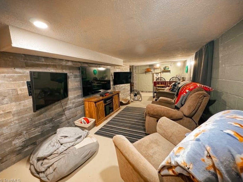 502 Greenwood Dr, High Point NC  27262-7817 exterior