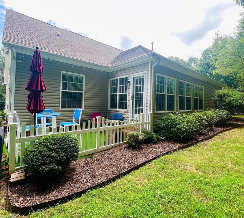 3947 Navy Pl, High Point NC  27265-9443 exterior