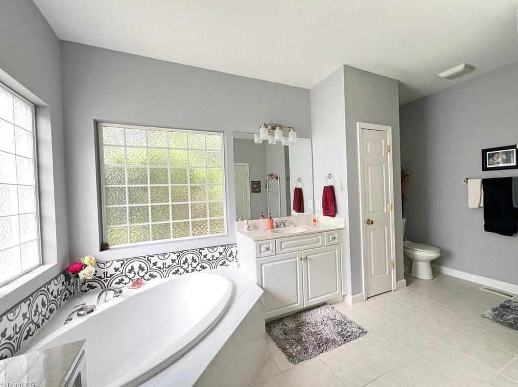 3947 Navy Pl, High Point NC  27265-9443 exterior