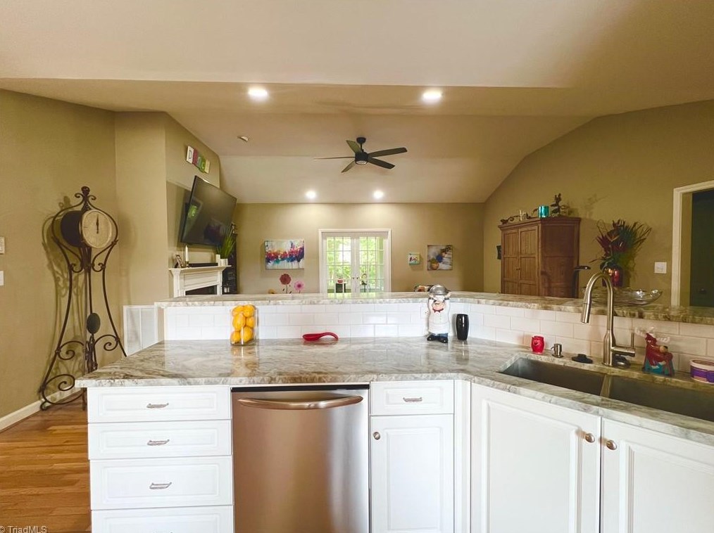 3947 Navy Pl, High Point NC  27265-9443 exterior