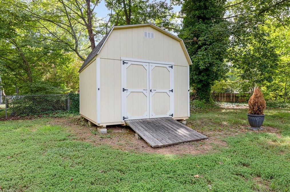 2230 Nettlebrook Dr, Winston Salem NC  27106-9411 exterior