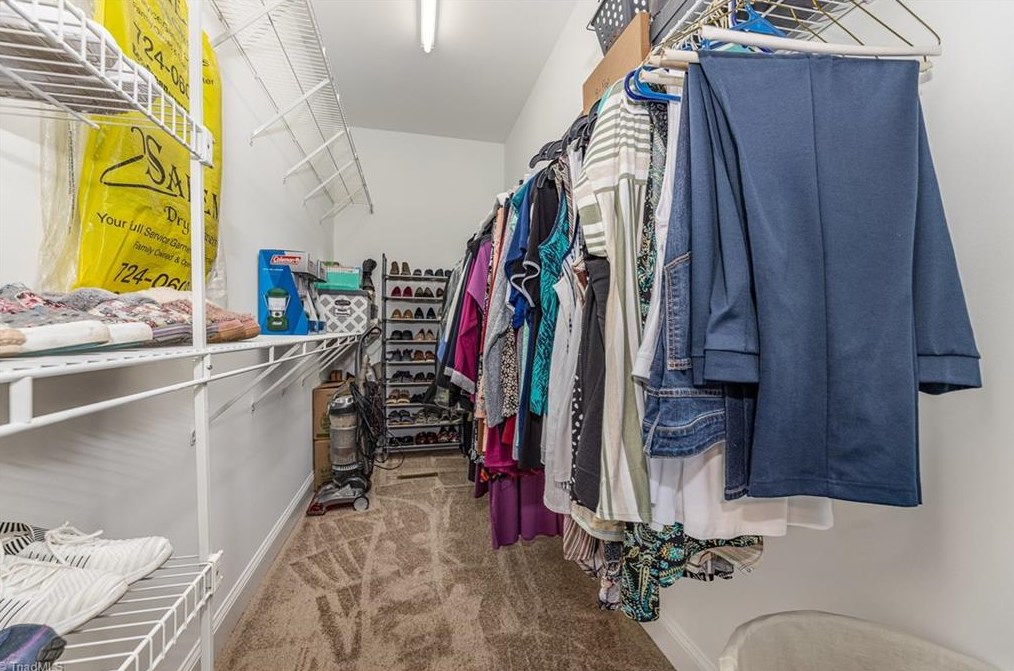 2230 Nettlebrook Dr, Winston Salem NC  27106-9411 exterior