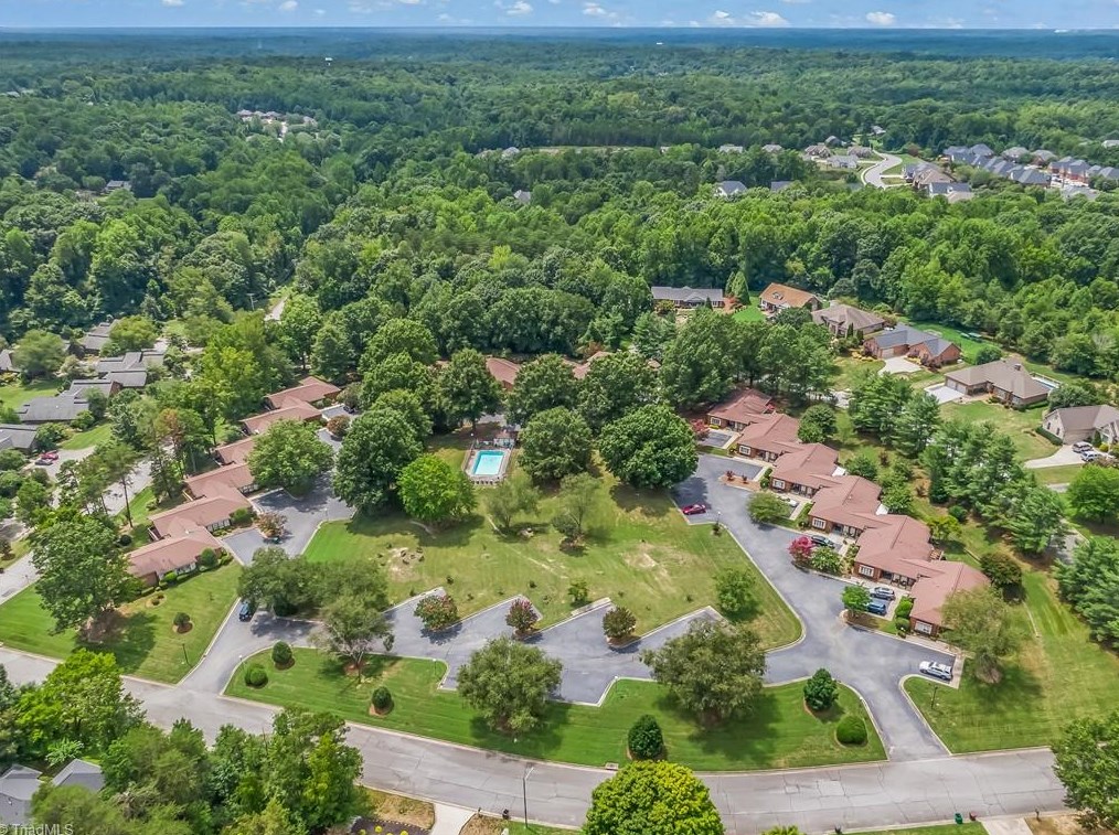 1129 Gatehouse Rd, High Point NC  27262-4521 exterior