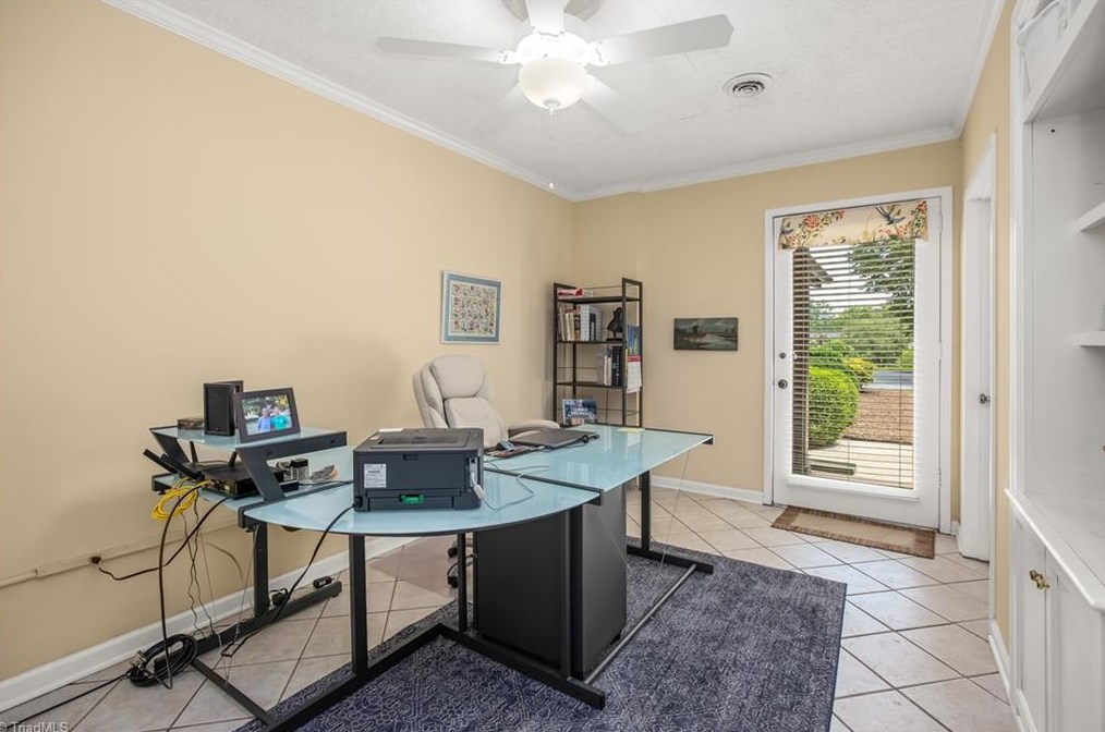 1129 Gatehouse Rd, High Point NC  27262-4521 exterior