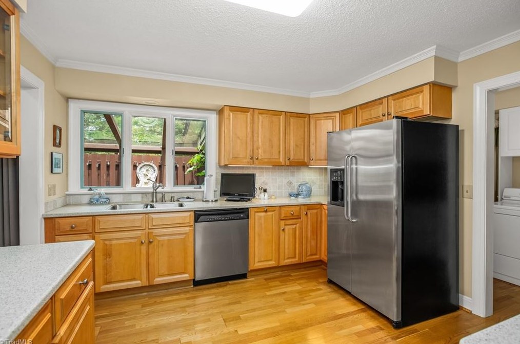 1129 Gatehouse Rd, High Point NC  27262-4521 exterior