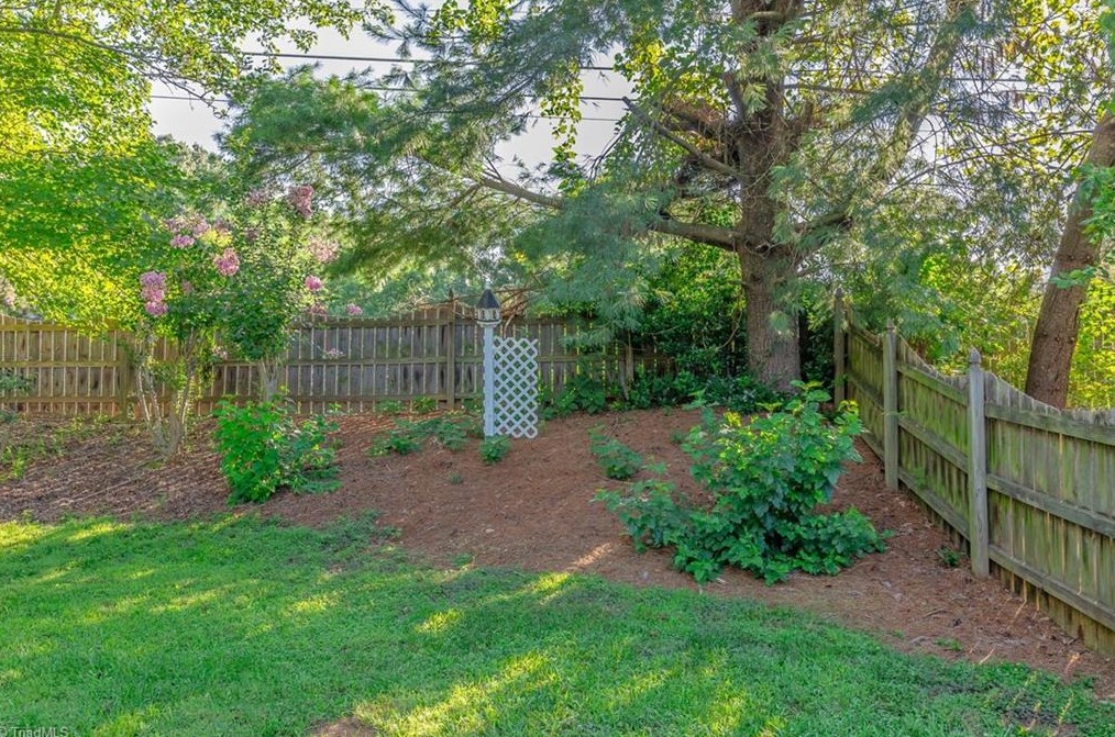 7012 Chaftain Pl, Greensboro NC  27410-8656 exterior