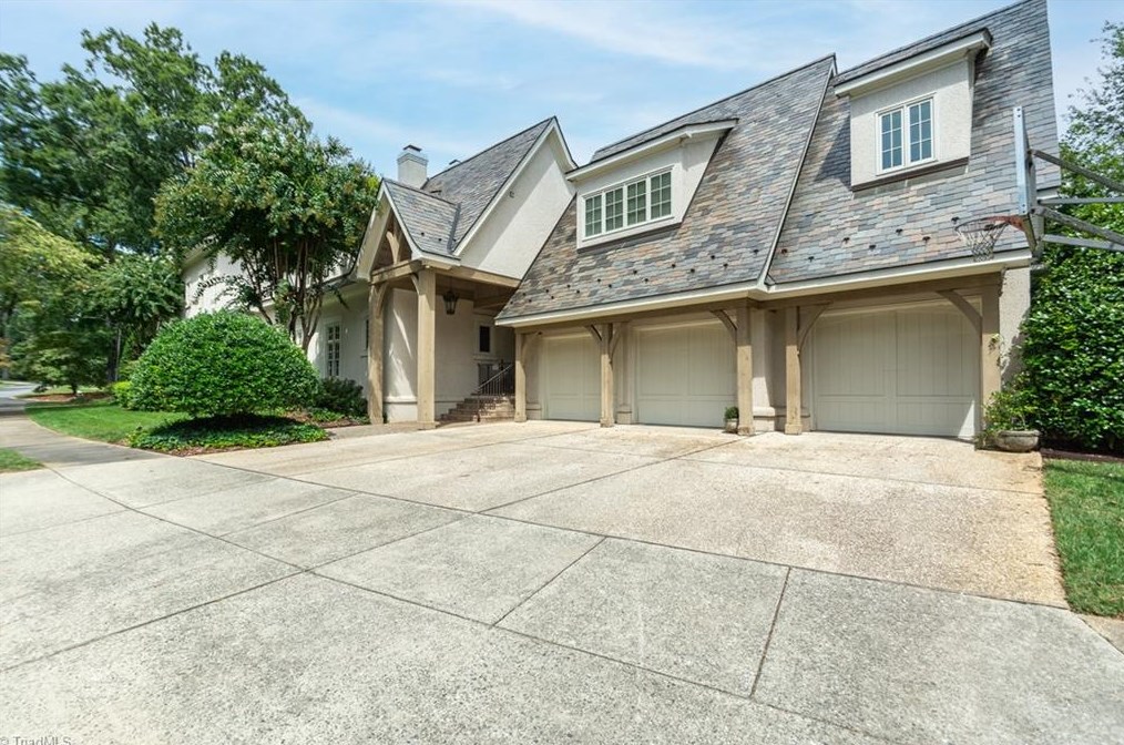 807 Sunset Dr, Greensboro NC 27408-7213 exterior