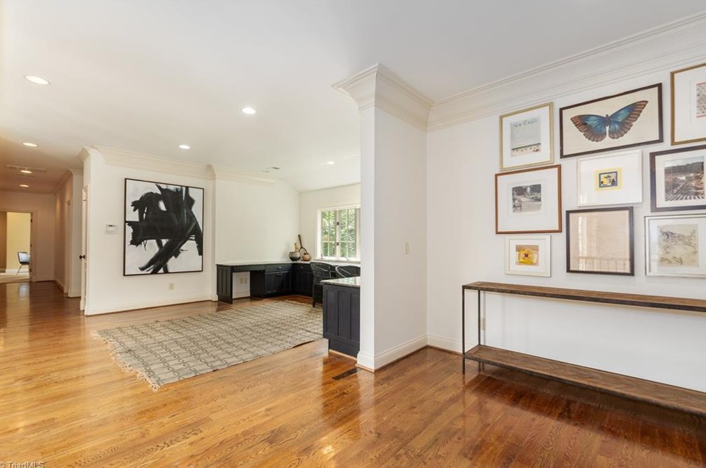 807 Sunset Dr, Greensboro NC 27408-7213 exterior