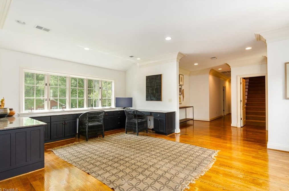 807 Sunset Dr, Greensboro NC 27408-7213 exterior