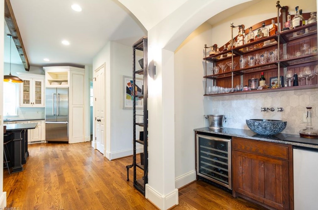 807 Sunset Dr, Greensboro NC 27408-7213 exterior