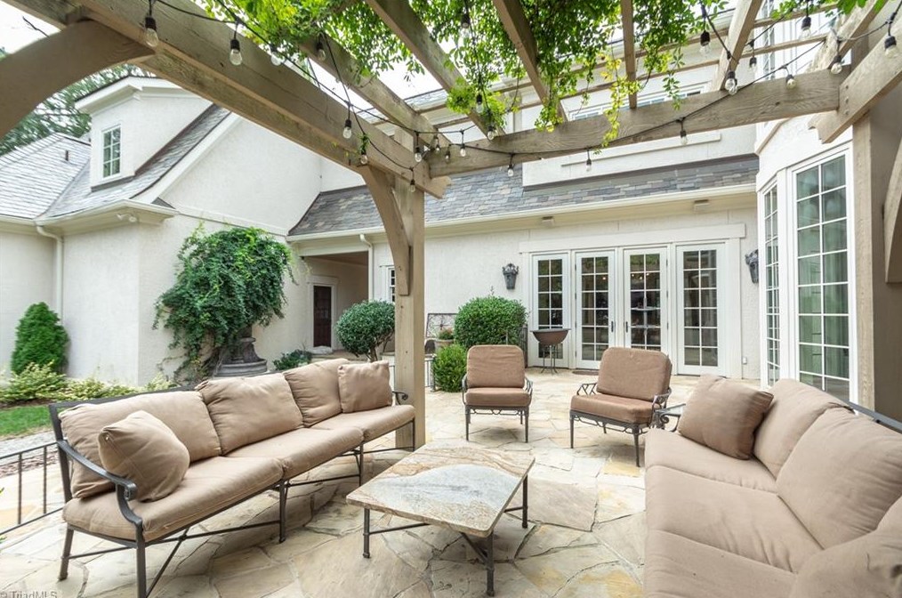 807 Sunset Dr, Greensboro NC 27408-7213 exterior