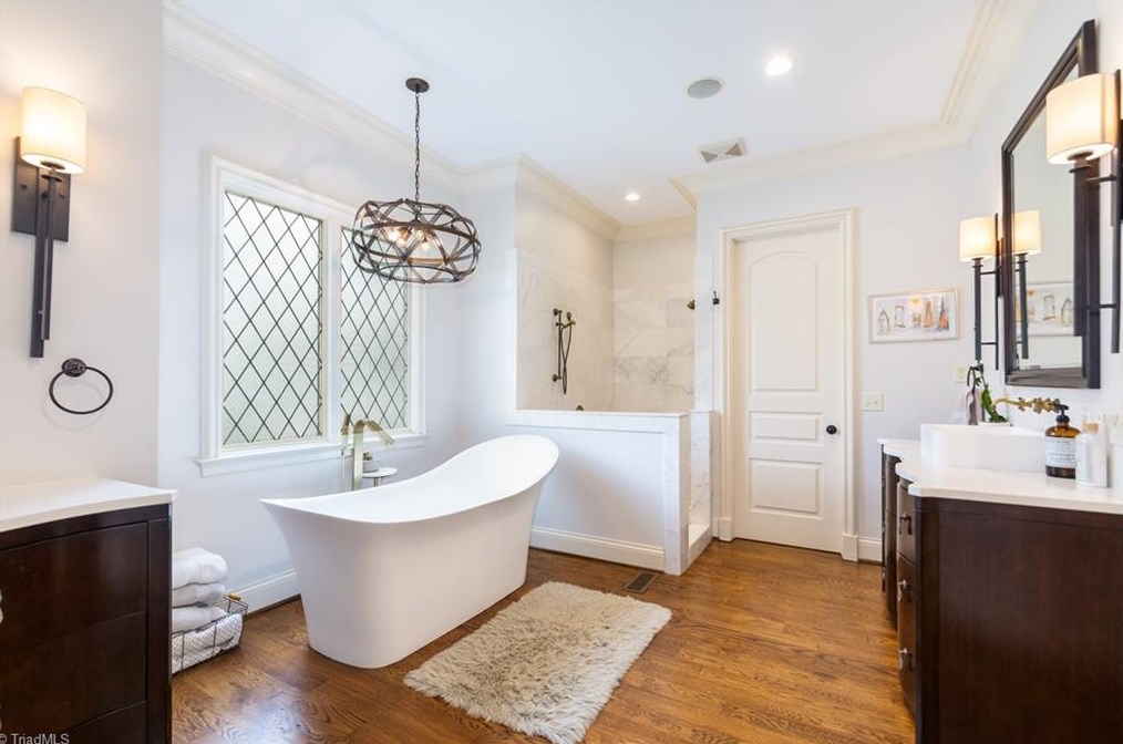 807 Sunset Dr, Greensboro NC 27408-7213 exterior