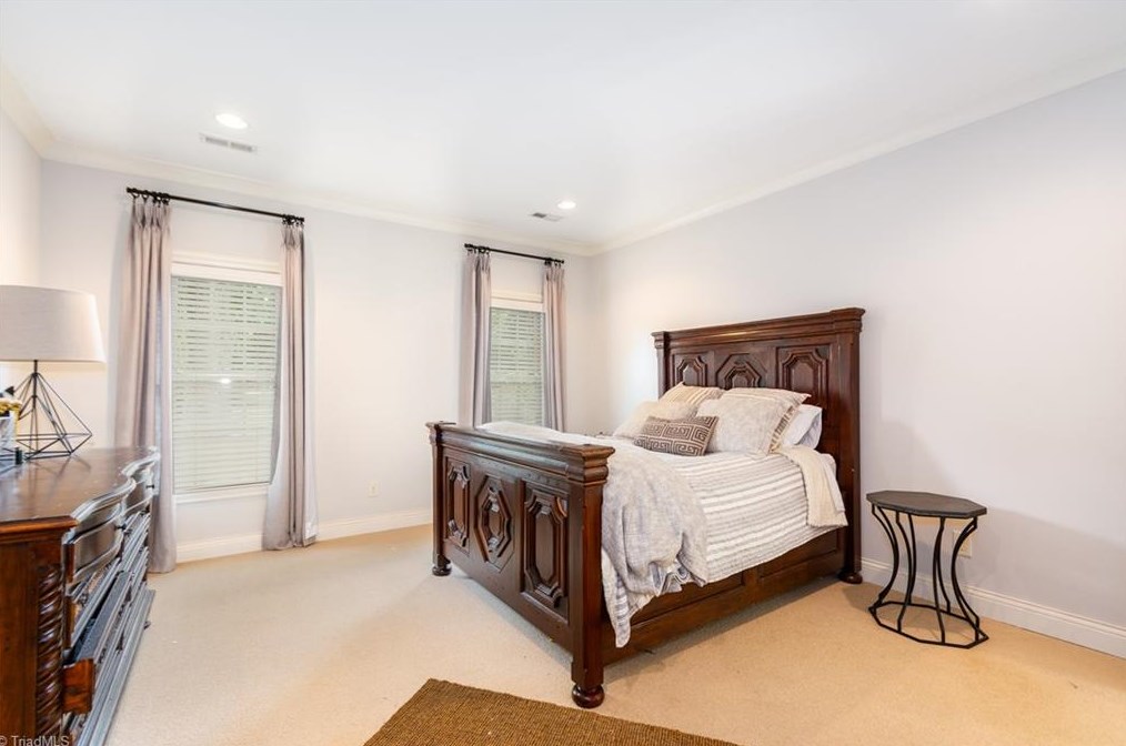 807 Sunset Dr, Greensboro NC 27408-7213 exterior