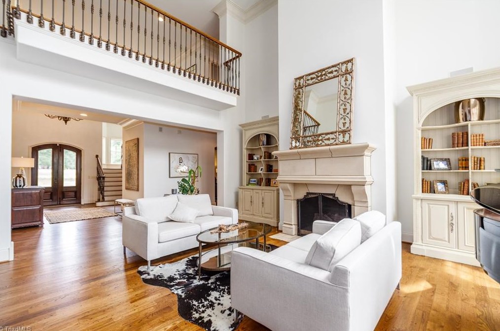 807 Sunset Dr, Greensboro NC 27408-7213 exterior