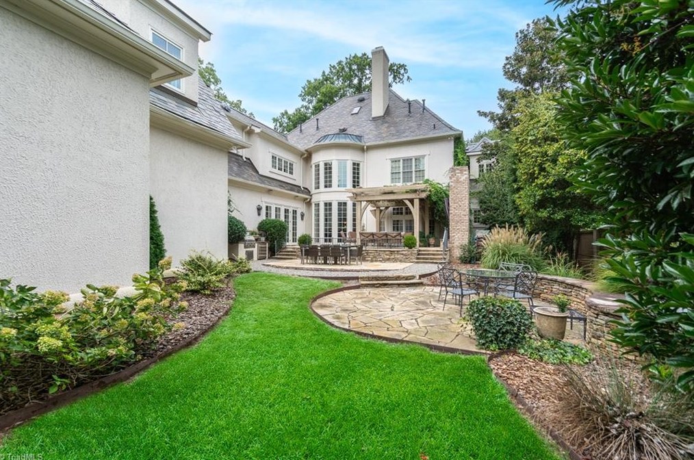 807 Sunset Dr, Greensboro NC 27408-7213 exterior