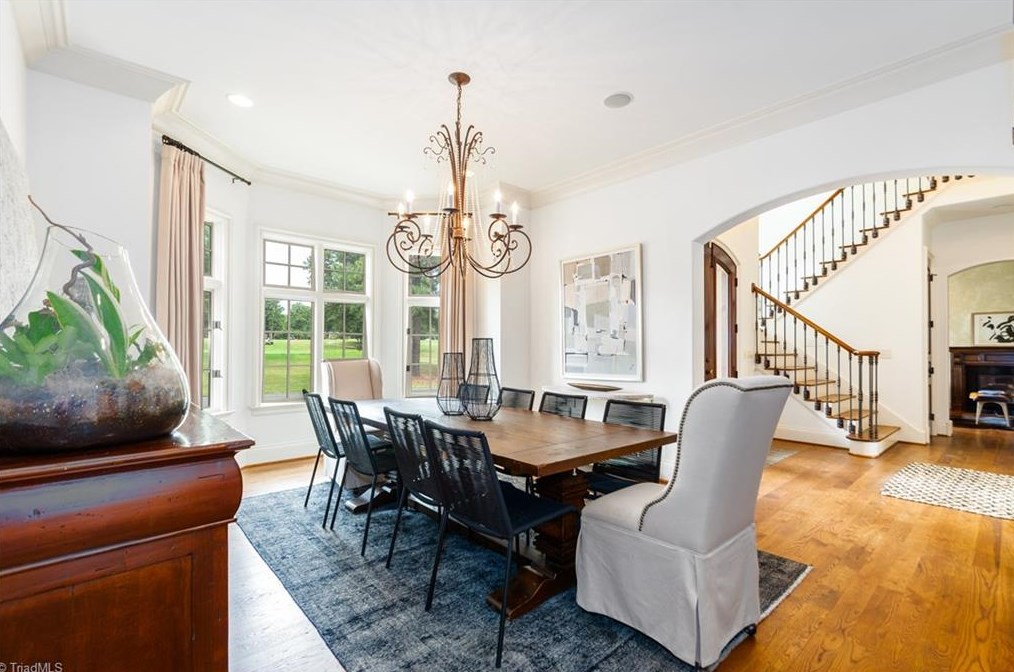 807 Sunset Dr, Greensboro NC 27408-7213 exterior