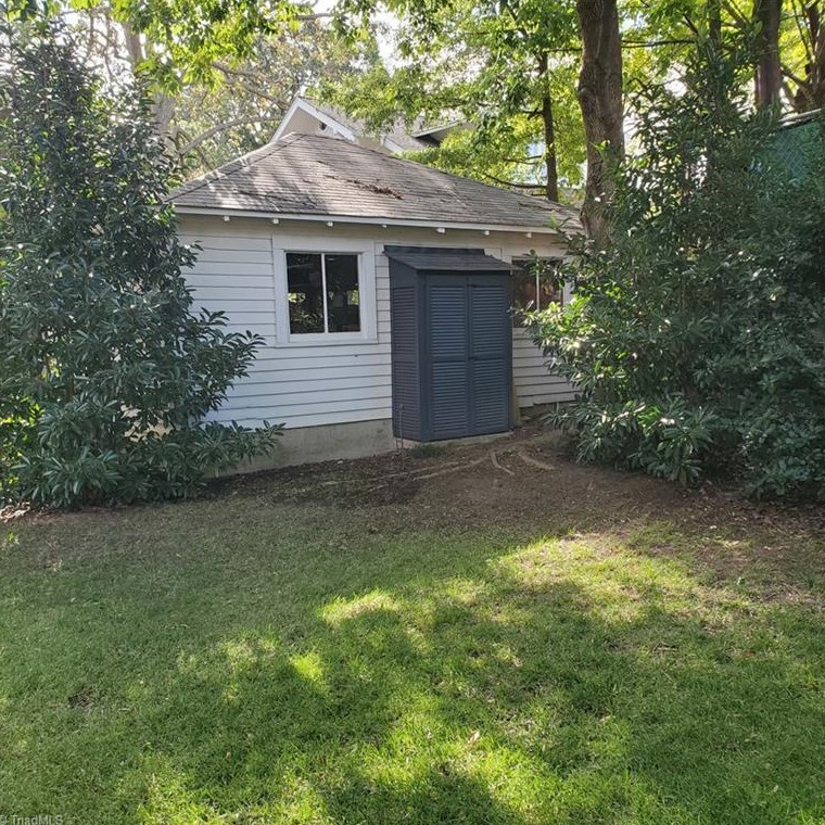 805 Magnolia St, Greensboro NC 27401-1529 exterior