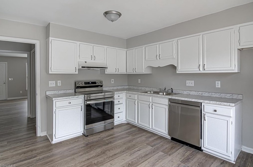 1445 Bailey Cir, High Point NC  27262-3563 exterior