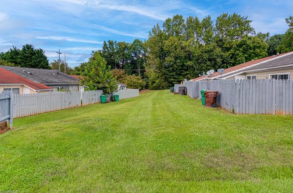 1445 Bailey Cir, High Point NC  27262-3563 exterior