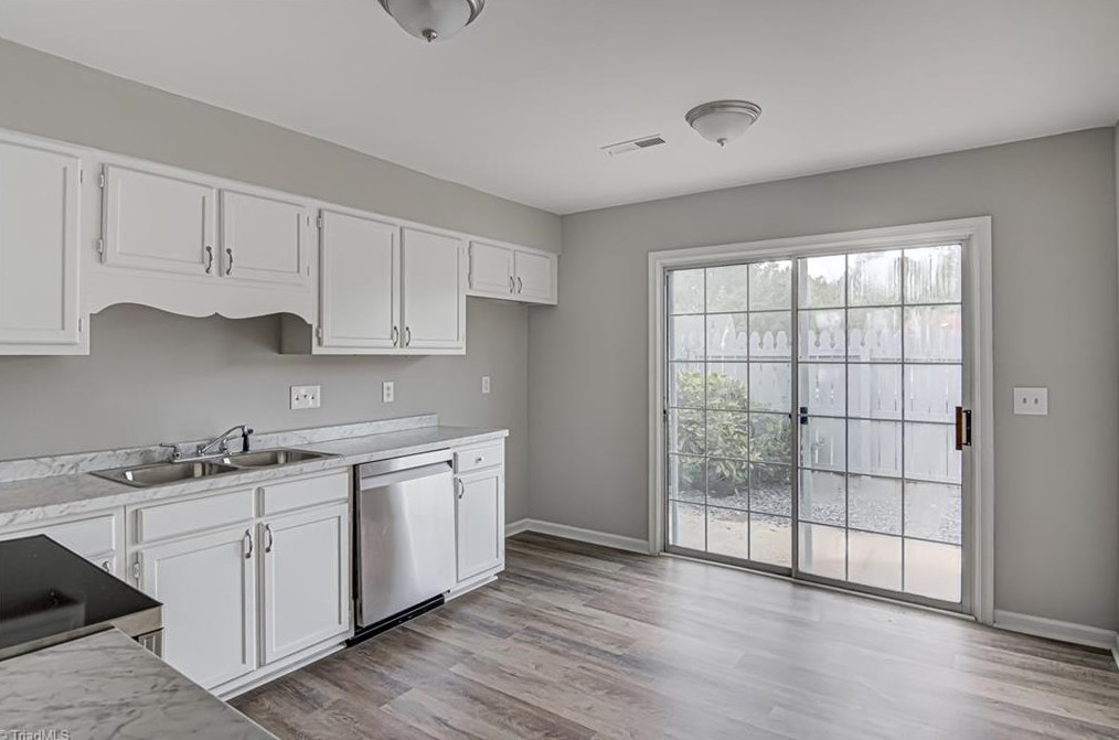 1445 Bailey Cir, High Point NC  27262-3563 exterior