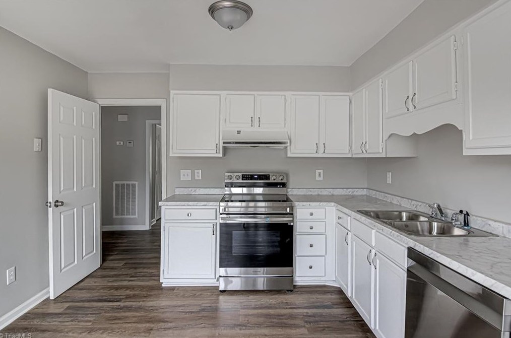 1445 Bailey Cir, High Point NC  27262-3563 exterior