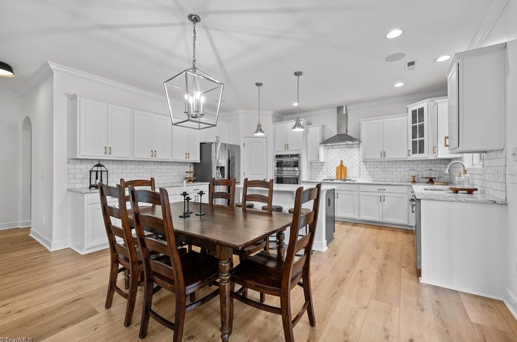 1064 Falkirk Dr, Burlington NC 27215 exterior