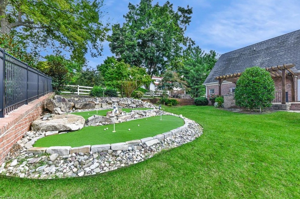 3301 Wynnfield Dr, High Point NC 27265-9587 exterior