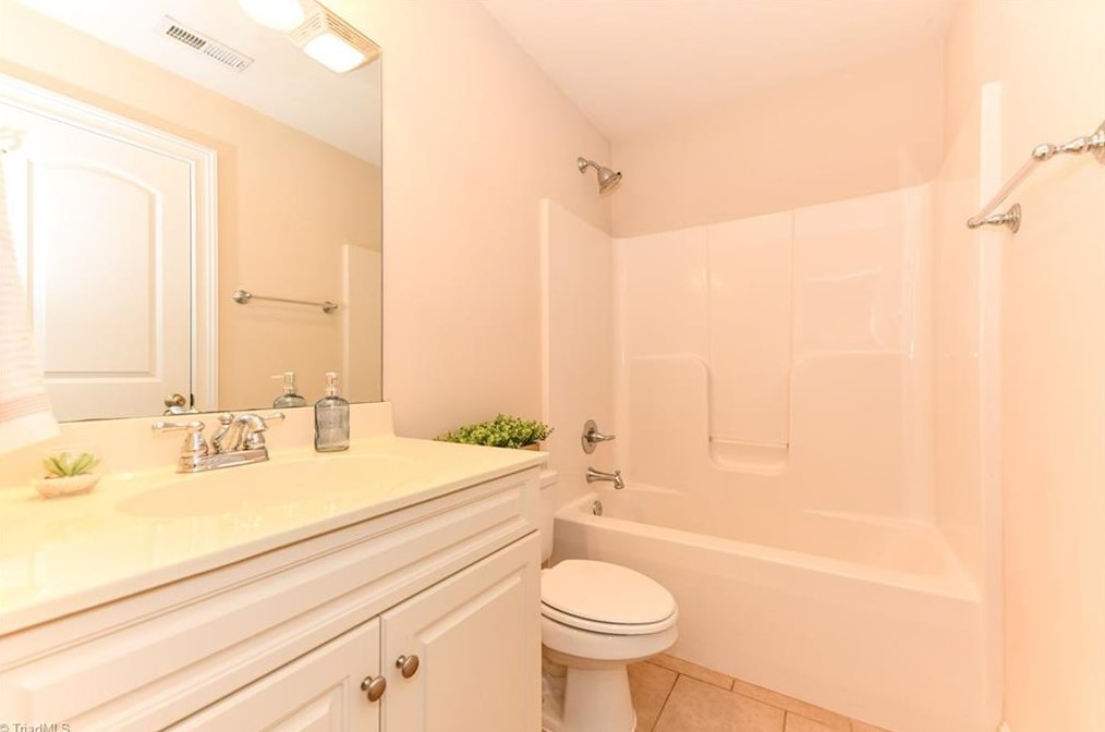 3301 Wynnfield Dr, High Point NC 27265-9587 exterior