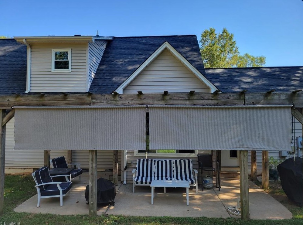 8202 Daltonshire Dr, Oak Ridge NC 27310-9654 exterior