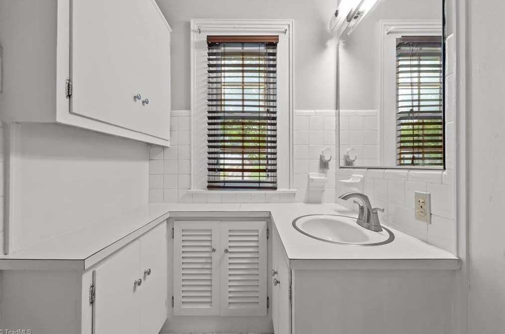 230 Rolling Rd, Burlington NC 27217-2504 exterior