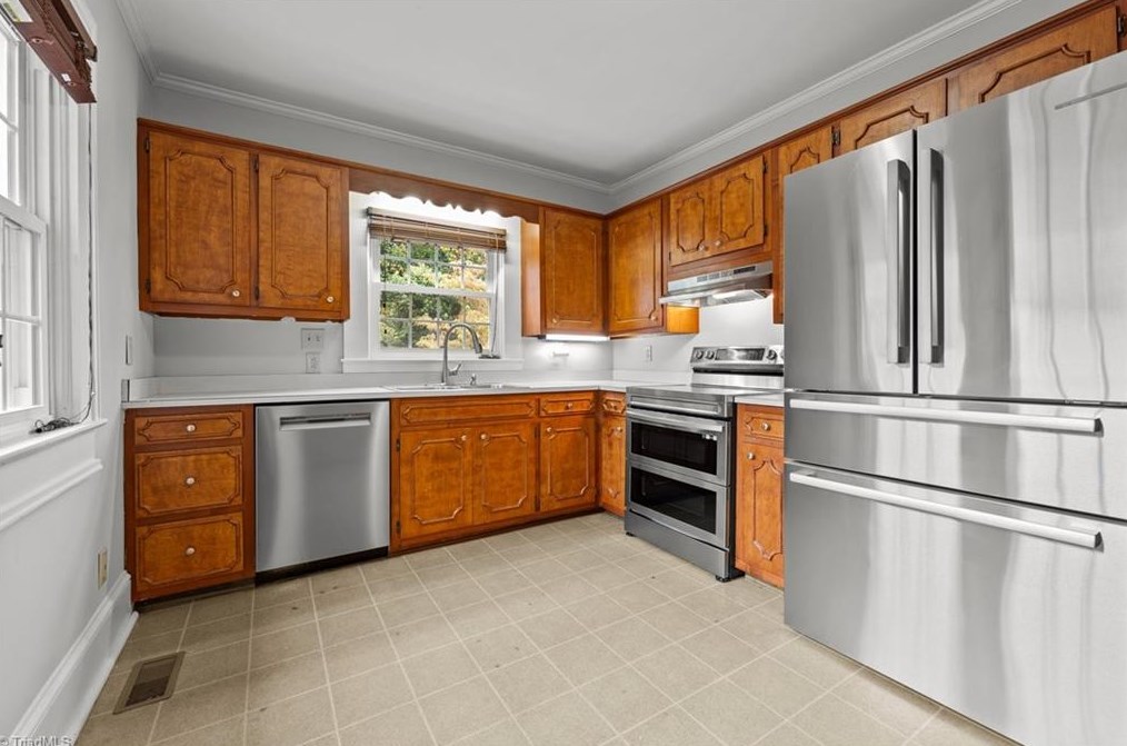 230 Rolling Rd, Burlington NC 27217-2504 exterior