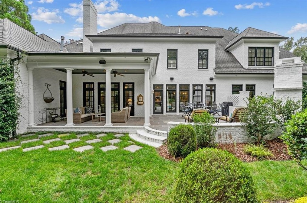 910 Sunset Dr, Greensboro NC 27408-7213 exterior