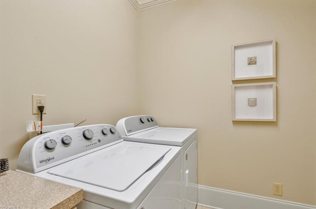 910 Sunset Dr, Greensboro NC 27408-7213 exterior