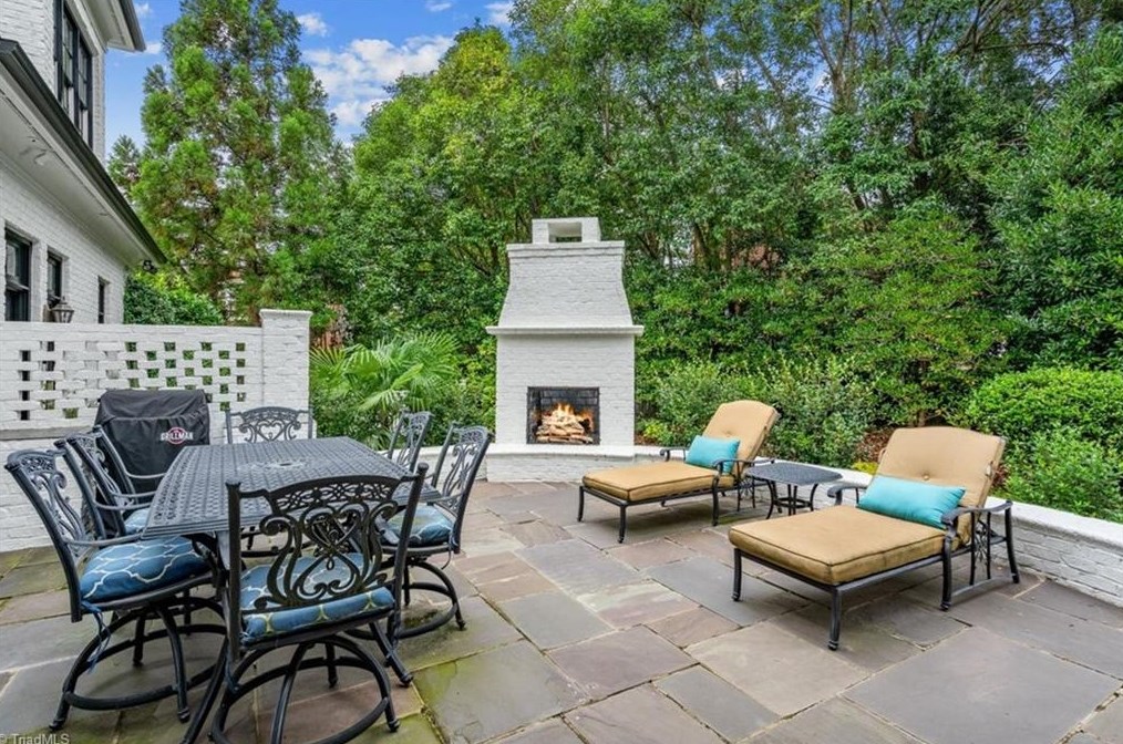 910 Sunset Dr, Greensboro NC 27408-7213 exterior