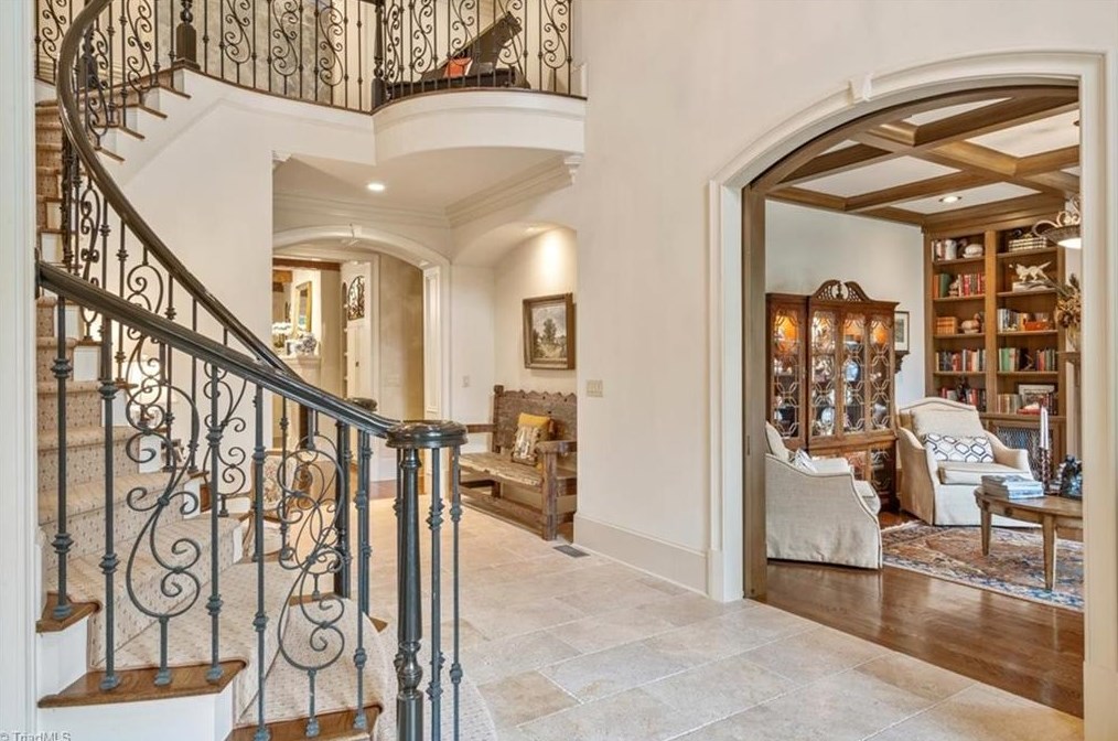 910 Sunset Dr, Greensboro NC 27408-7213 exterior