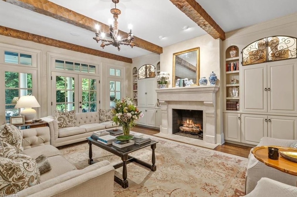 910 Sunset Dr, Greensboro NC 27408-7213 exterior