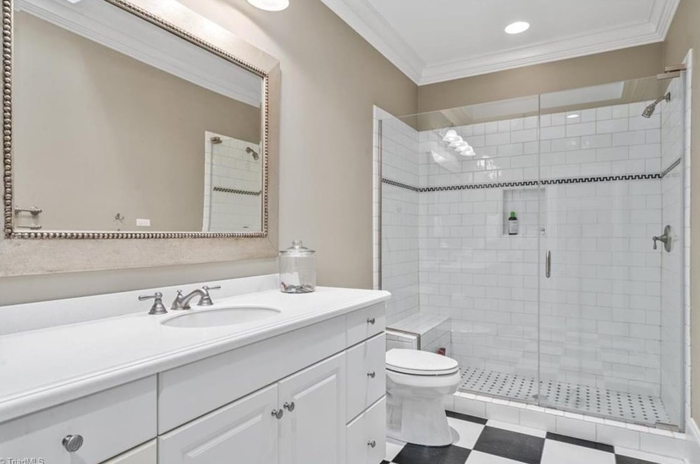 910 Sunset Dr, Greensboro NC 27408-7213 exterior